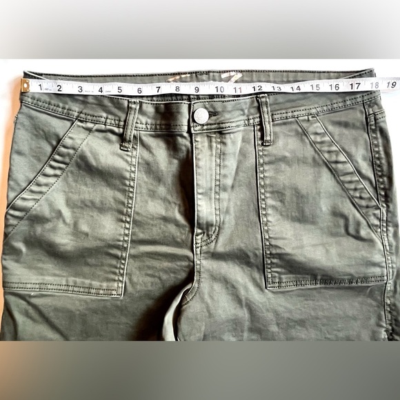 Seven7 Women's Green Button Up Utility Shorts w Pockets Size 16 - Picture 3 of 12